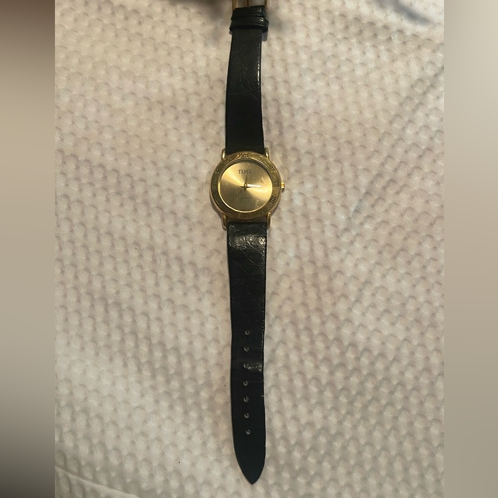 Time Quartz Women's Watch w/ Genuine Leather Band For Parts/Repair